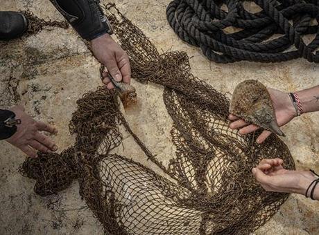 Çamlıca Kulesi'ni örtecek büyüklükte! Marmara Denizi'nden hayalet ağ çıkarıldı