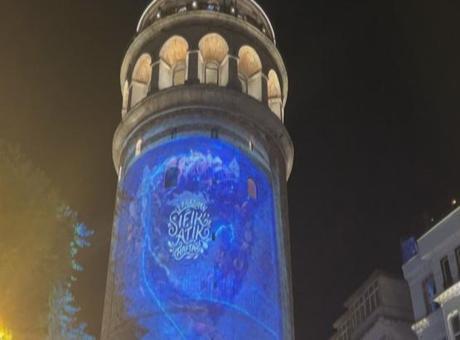 Galata Kulesi'nde Sıfır Atık Haftası ile ilgili ışık gösterisi