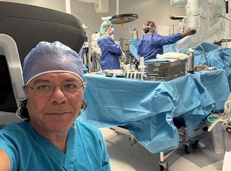 Türk profesöre tarihi davet! Dünyanın gözü önünde canlı amel