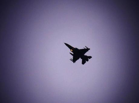 NATO uçakları acil koduyla havalandı! Sınırı geçen İHA düşür