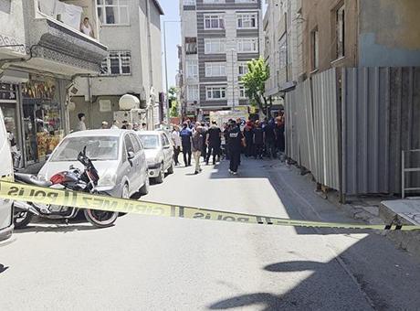 Küçükçekmece'de yıkımı yapılan binada kısmi çökme! Yaralılar
