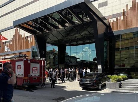 Elazığ'da otel yangını! Çatıdan yükselen dumanlar 