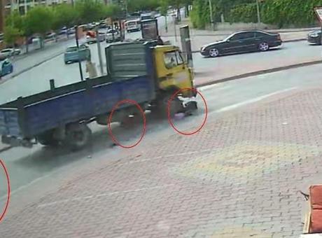 Konya'da dehşet anları! Kamyonetin altında kaldılar: 3'ü çoc