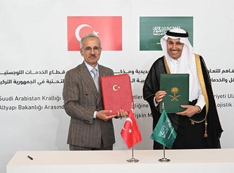 Bakan Uraloğlu Suudi Arabistan'dan duyurdu: Lojist