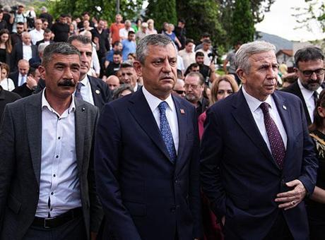 Siyaseti sarsan acı kayıp birinci yılında anıldı! 