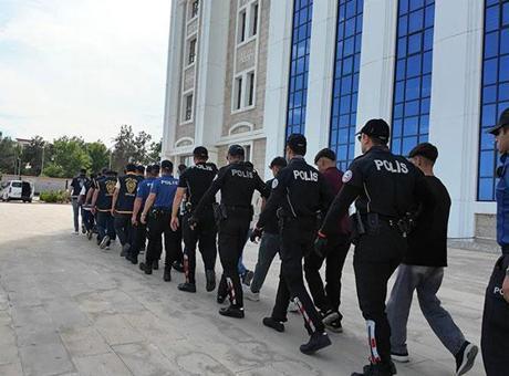 Adıyaman'da sosyal medyada 'silah teşhiri' yapan çok sayıda 