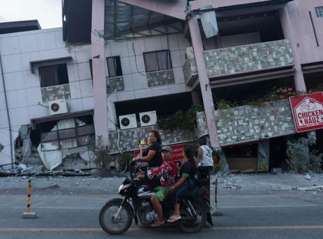 7,8 büyüklüğündeki depremde ölü sayısı 45'e yükseldi! Filipi