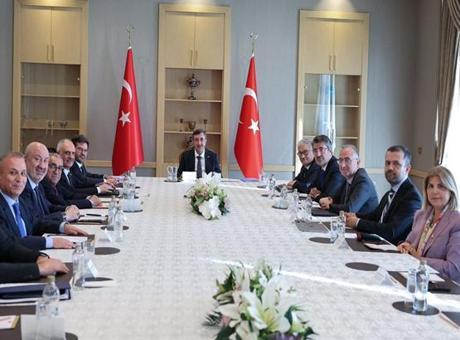 Cumhurbaşkanı Yardımcısı Yılmaz, Ekonomi Politikal