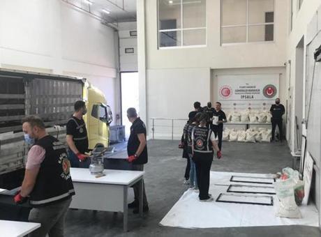 Edirne'de tırda tam 1,5 ton uyuşturucu ele geçiril
