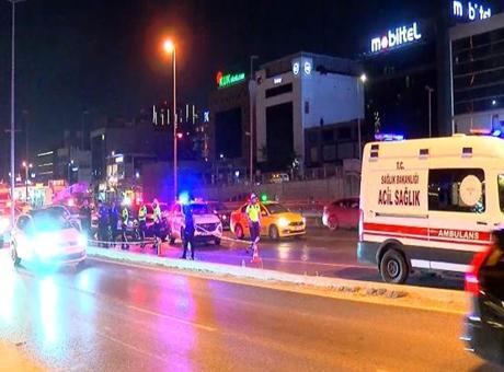 Bakırköy'de korkunç kaza! Elektrik direğine çarpan
