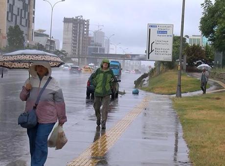 İstanbul'da sabah saatlerinde sağanak etkili oldu! 30 kentte 'sarı' kodlu uyarı