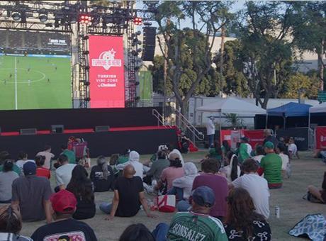 Los Angeles’ta dev etkinlik! Amerika’da Dünya Kupası heyecanına Türk imzası Los Angeles’ta dev etkinlik! Amerika’da Dünya Kupası heyecanına Türk imzası