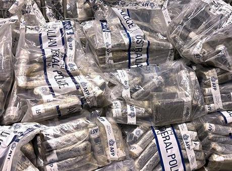 Ülke tarihinin en büyük uyuşturucu operasyonu! 2.7 ton kokain ele geçirildi