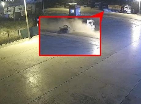 Polatlı'da otomobil kamyona çarptı: 4 kişi öldü