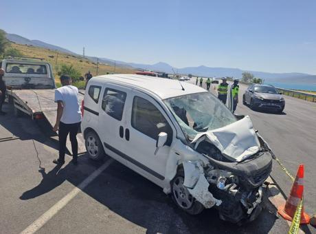 Son dakika... Van'da askeri araç kaza yaptı! 1 şehit, 4'ü asker 5 yaralı