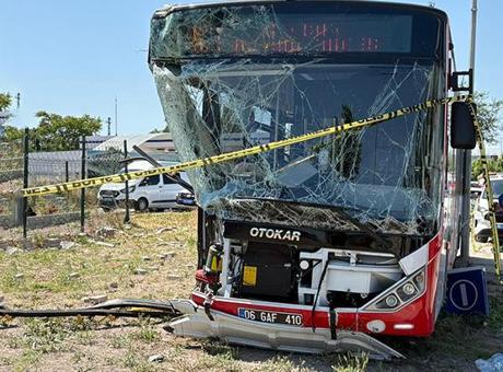 Son dakika... Ankara'da belediye otobüsü kaza yaptı! 1 can kaybı, 9 yaralı