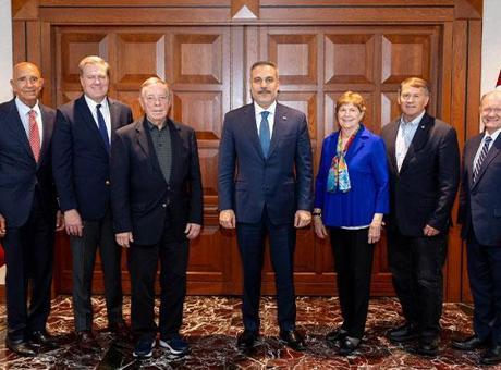 Dışişleri Bakanı Hakan Fidan, Ankara'da ABD'li senatörleri kabul etti