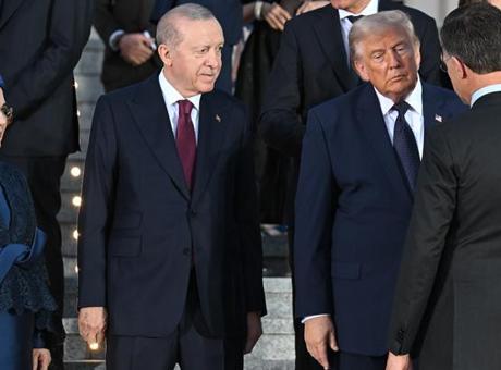 NATO Zirvesi'nde ilk gün sona erdi! Trump, konaklayacağı otele giriş yaptı