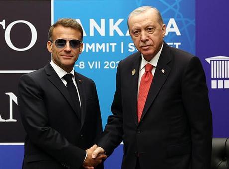 Son dakika... Erdoğan ile Macron bir araya geldi