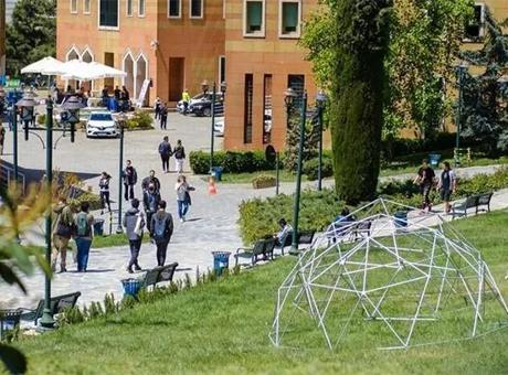 Yeditepe Üniversitesi'nden 'ayet yazılı pankart'ın kapatılmasına ilişkin açıklama