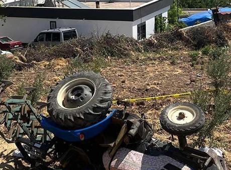 Kilis'te devrilen traktörün sürücüsü öldü