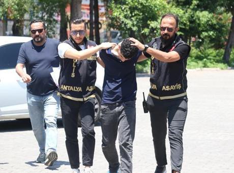 Antalya'da dehşet! 'İçlerine şeytan girdi' diyerek iki ablasına saldırdı