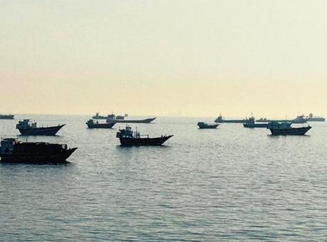 İran füzeleri Hürmüz'de BAE tankerlerini vurdu: 1 ölü, 8 yaralı