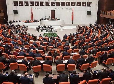 Öğrenci affına ve yükseköğretime ilişkin düzenlemeleri içeren kanun teklifi komisyonda kabul edildi