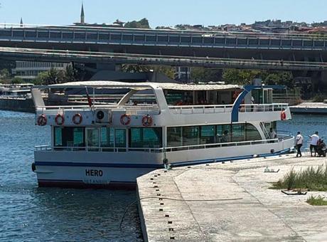 Haliç'te tekne kazası: Gemi personeli aranıyor