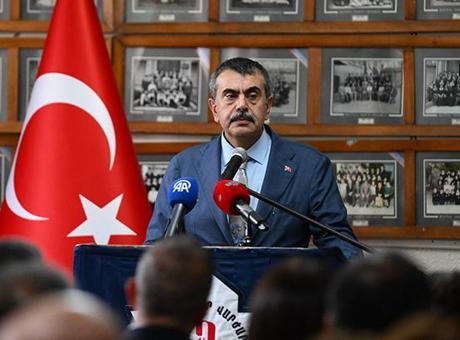 Bakan Tekin'den Özel Bezciyan Ermeni İlköğretim Okulu ve Ortaokulunu ziyaret
