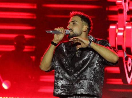 Çorum'da Sefo rüzgarı! Binlerce hayran konserde coştu