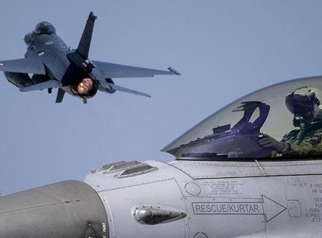 Türk F-16'ları Baltık semalarında görevde! 7/24 alarm nöbeti başladı