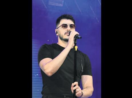 Semicenk sevgisi yağmur dinlemedi