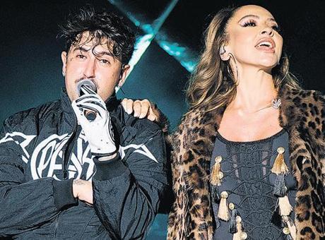 Konserde Hadise sürprizi