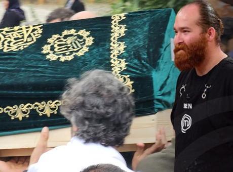 Eren Kaşıkçı gözyaşlarıyla toprağa verildi! MasterChef şampiyonunu dostları yalnız bırakmadı