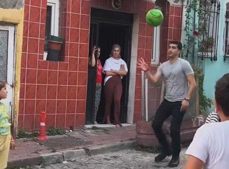 Balat’ta ‘Haysiyet’ oyunu! Çocukları kırmadı