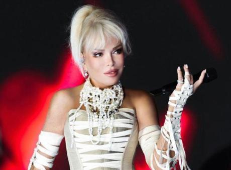 Ajda Pekkan'dan büyük sürpriz! Yeni şarkısını ilk kez söyledi