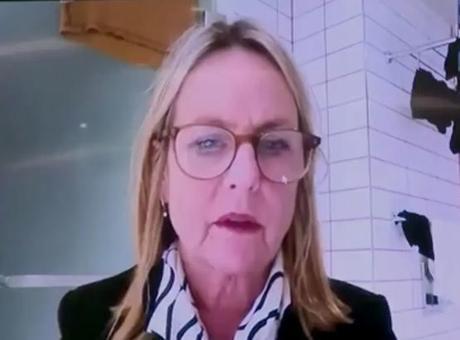 Belediye meclisi toplantısına banyodan bağlandı! Arkadaki detay herkesi şoke etti Belediye meclisi toplantısına banyodan bağlandı! Arkadaki detay herkesi şoke etti