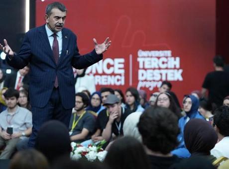 Bakan Tekin'den YKS ve müfredat açıklaması: Eski soru bankaları yok