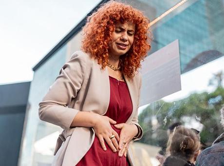 Hazımsızlık sanılıyor, saatlerce sürüyor! Safra kesesi iltihabına dikkat