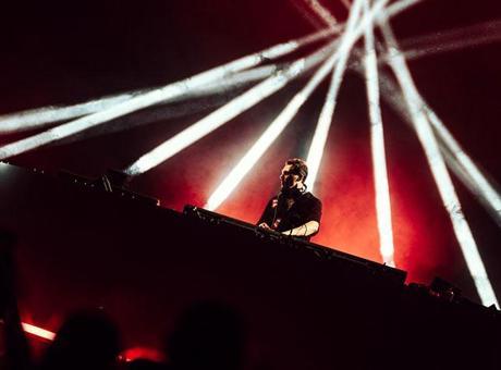 İstanbul’da Tiësto rüzgarı! Ünlü DJ’den nefes kesen performans