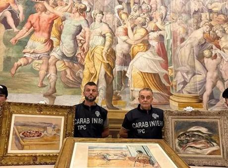 İtalyan polisi müzeden çalınan 9 milyon Euro'luk tabloları kurtardı! İtalyan polisi müzeden çalınan 9 milyon Euro'luk tabloları kurtardı!