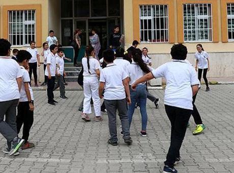 Okullarda yeni dönem! MEB'den 81 ile genelge: Kılık kıyafet, cep telefonu, kayıt parası...