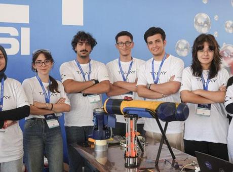 Farklı bölgelerden gelen öğrenciler TEKNOFEST Mavi Vatan