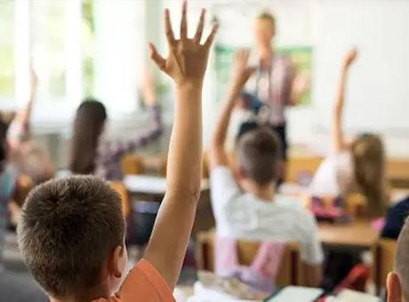Öğretmenler seminerin ilk haftasını çevrim içi olarak yapacak