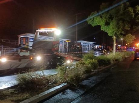 Fransa'da bir araç kalabalığın arasına daldı! Can kaybı ve yaralılar var Fransa'da bir araç kalabalığın arasına daldı! Can kaybı ve yaralılar var