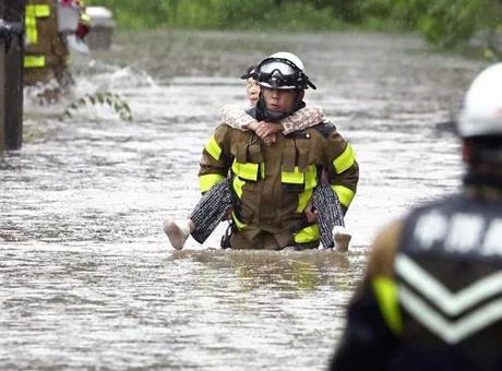 Japonya'da '5. seviye uyarı' ilan edildi! 'En az 394 bin 420 kişiye tahliye'