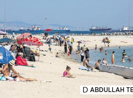 Milliyet gündeme getirmişti! Tabelada yasak, denizde yoğunluk