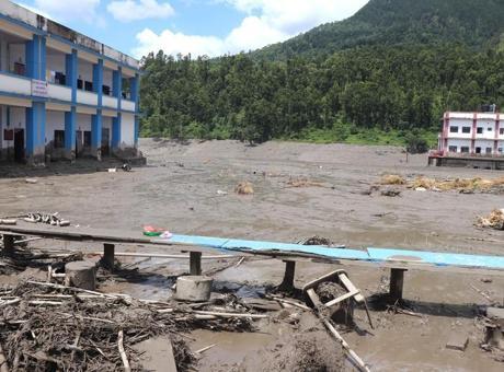 Nepal'deki selde hayatını kaybedenlerin sayısı 734'e yükseldi Nepal'deki selde hayatını kaybedenlerin sayısı 734'e yükseldi