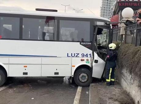 Avcılar’da servis midibüsü faciası: 8 yaralı